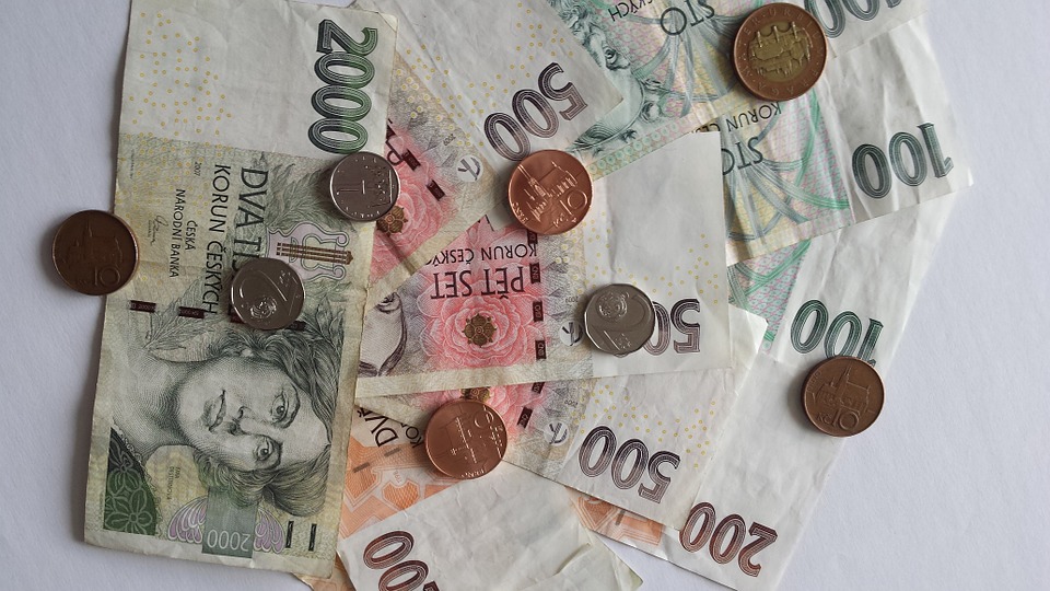 Úrokové prázdniny mají úspěch. Lidé půjčkou řeší dovolenou i opožděnou výplatu