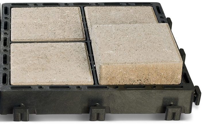 Dlažba ECORASTER je z recyklovaných plastů